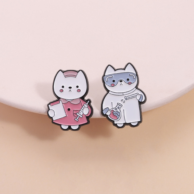 Medical Lab Gifts - Broche en émail chat médical de
