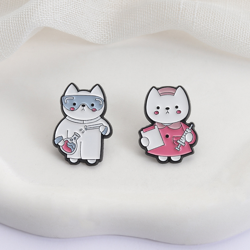 Broche en émail chat médical d - Medical Lab Gifts avis et prix