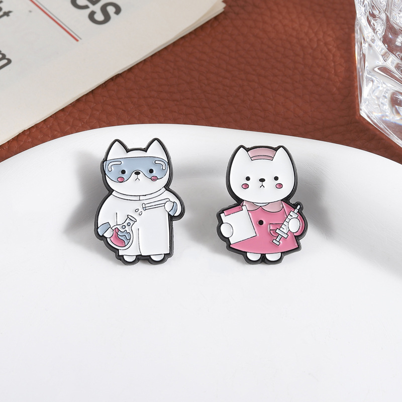 Broche en émail chat médical d - Medical Lab Gifts avis et prix